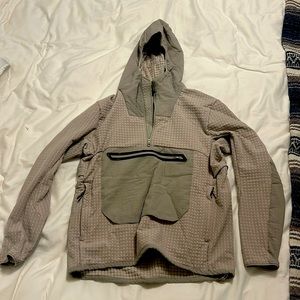 Lululemon green textured sweater. Size medium. great condition